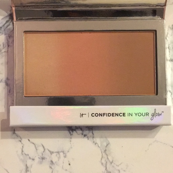 NWT! IT Cosmetics Confidence in your glow bronzer - Picture 2 of 3